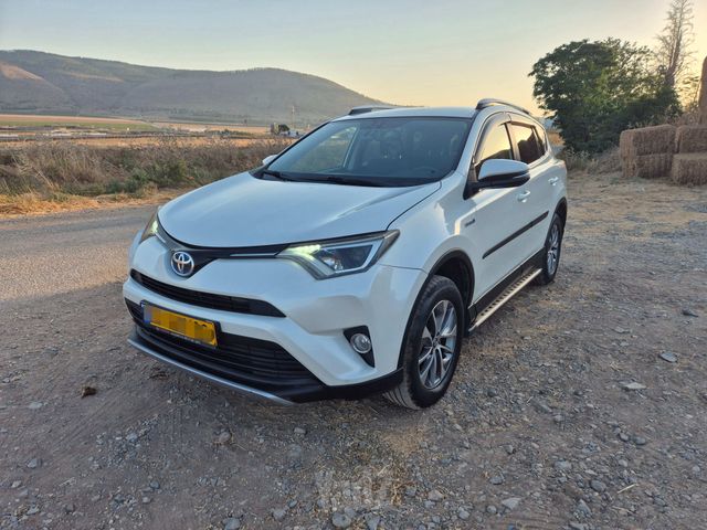 מודעת רכב טויוטה RAV4