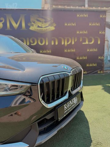 ב מ וו X1
