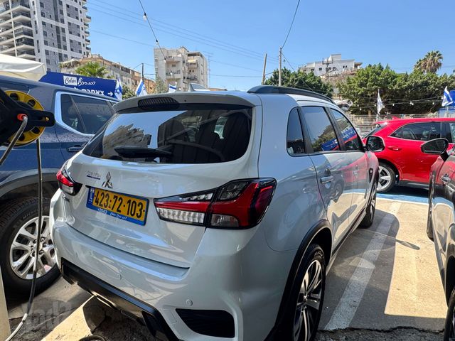 מודעת רכב מיצובישי ASX 1
