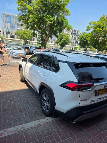 טויוטה RAV4