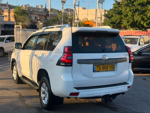 טויוטה לנד קרוזר