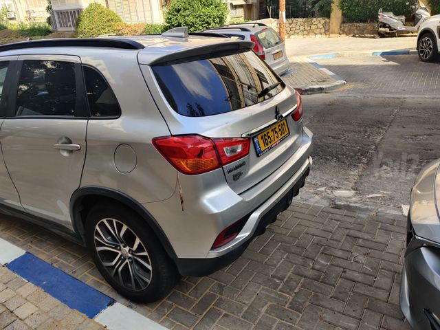 מודעת רכב מיצובישי ASX