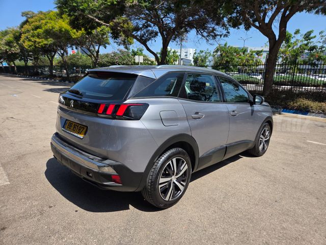 פיג'ו 3008