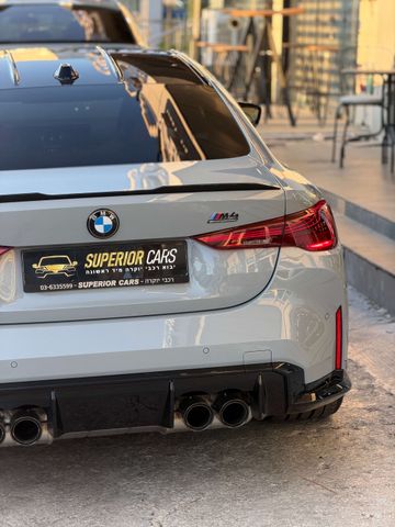 ב מ וו M4