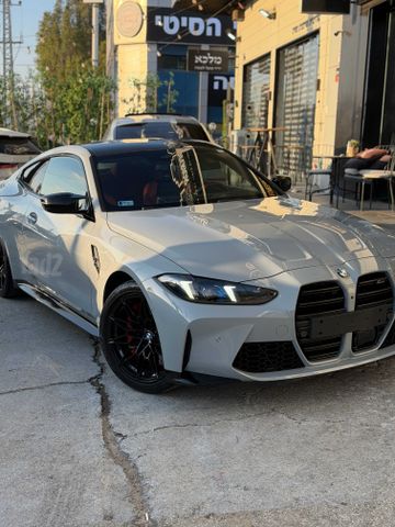 ב מ וו M4