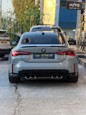 ב מ וו M4
