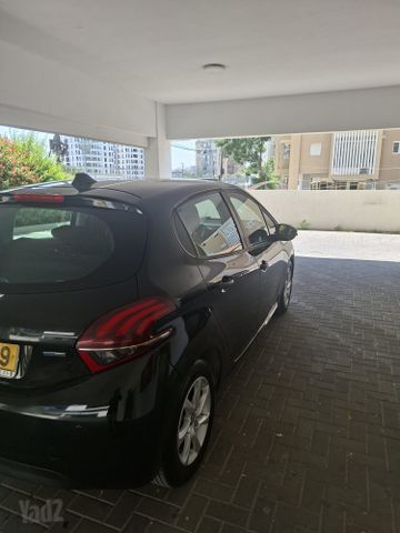 פיג'ו 208