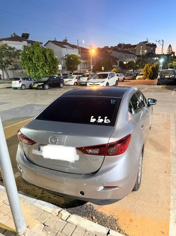 מודעת רכב מאזדה 3