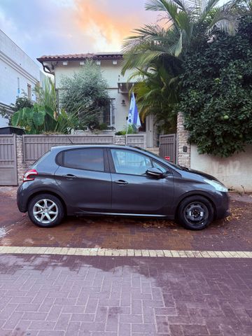 פיג'ו 208
