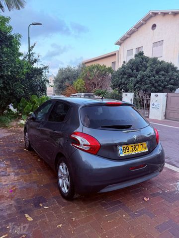 פיג'ו 208