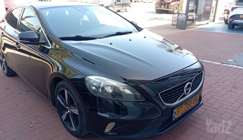 וולוו V40