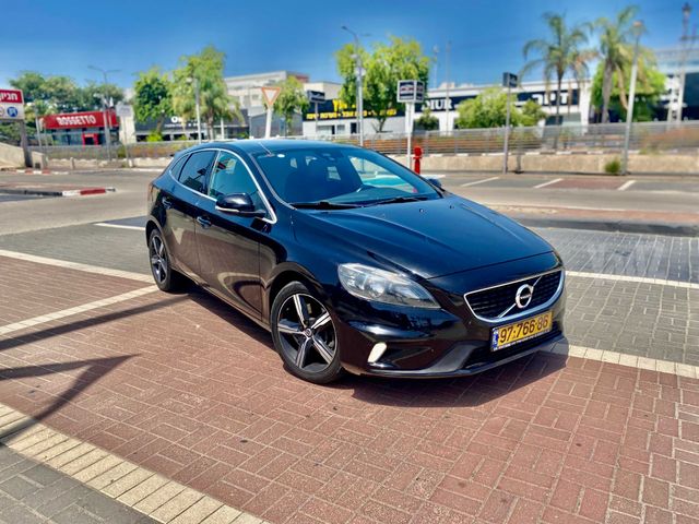 וולוו V40