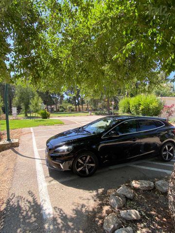 וולוו V40