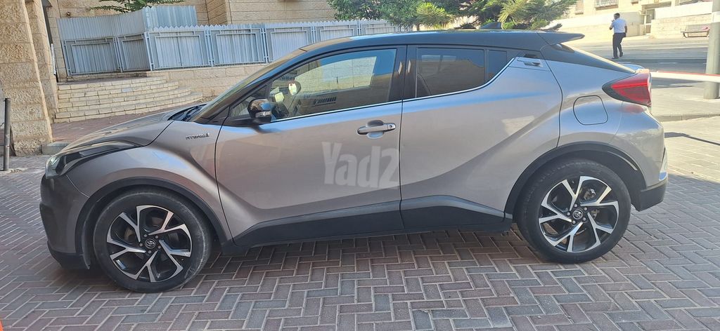 מודעת רכב טויוטה C-HR