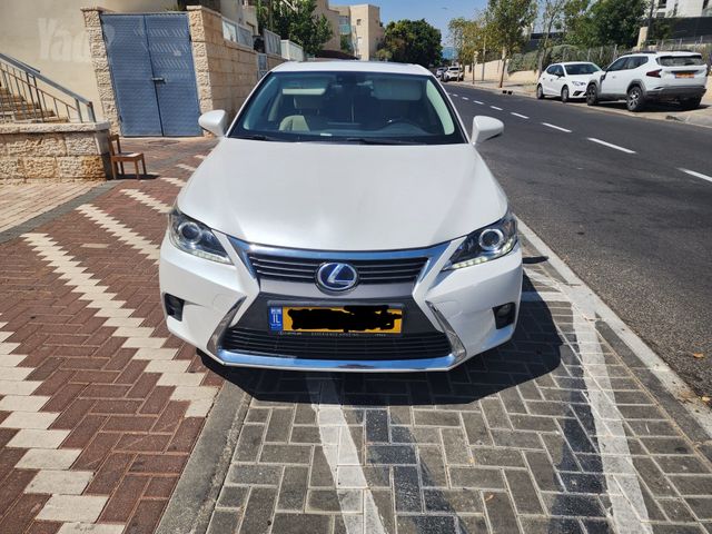 מודעת רכב לקסוס CT