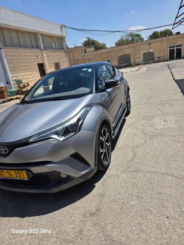 מודעת רכב טויוטה C-HR