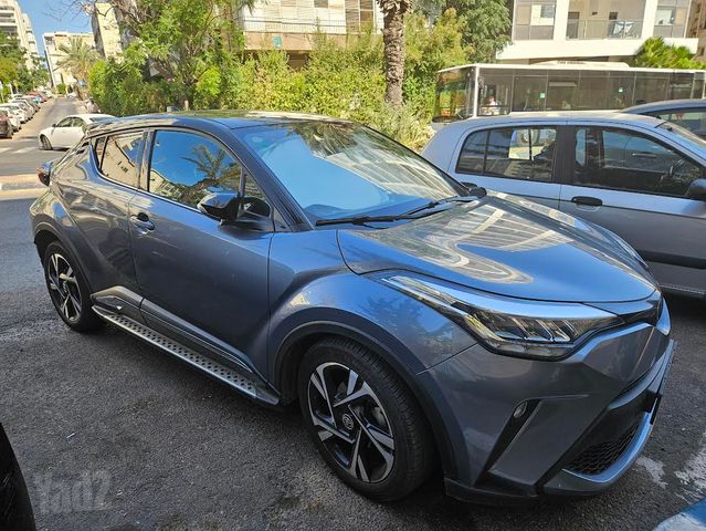 מודעת רכב טויוטה C-HR