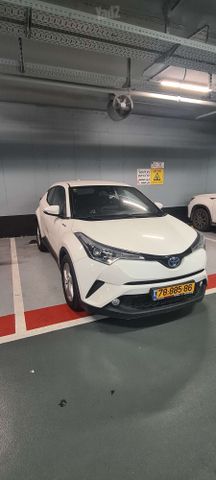 מודעת רכב טויוטה C-HR