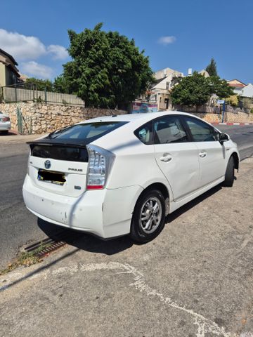 טויוטה פריוס
