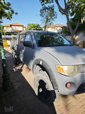 מיצובישי טרייטון / L200