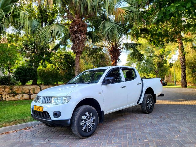 מיצובישי טרייטון / L200