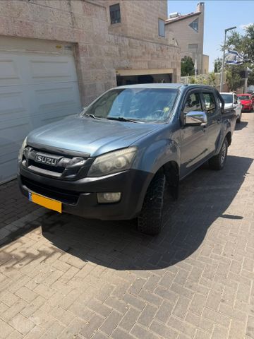 איסוזו די-מקס
