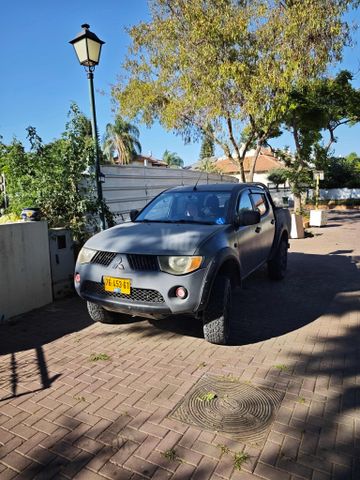 מיצובישי טרייטון / L200