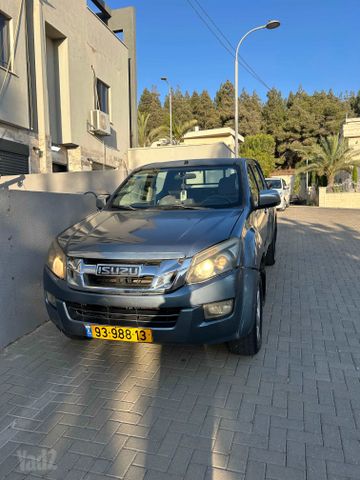 איסוזו די-מקס