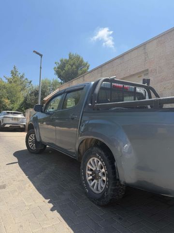 איסוזו די-מקס