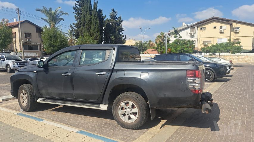 מיצובישי טרייטון / L200