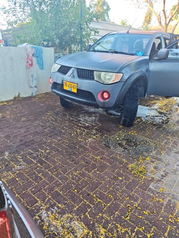 מיצובישי טרייטון / L200