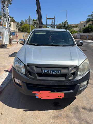 איסוזו די-מקס