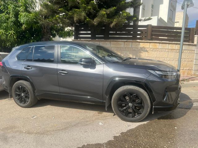 טויוטה RAV4