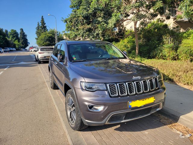 מודעת רכב ג'יפ גרנד צ'ירוקי