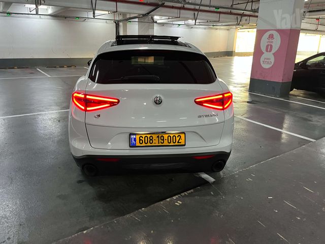 מודעת רכב אלפא רומיאו סטלביו 2
