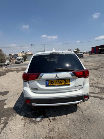 מיצובישי אאוטלנדר