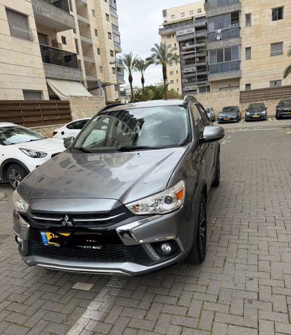 מודעת רכב מיצובישי ASX