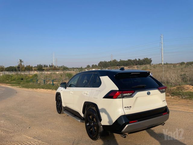 טויוטה RAV4
