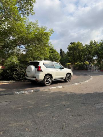 טויוטה לנד קרוזר