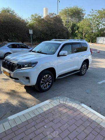 טויוטה לנד קרוזר