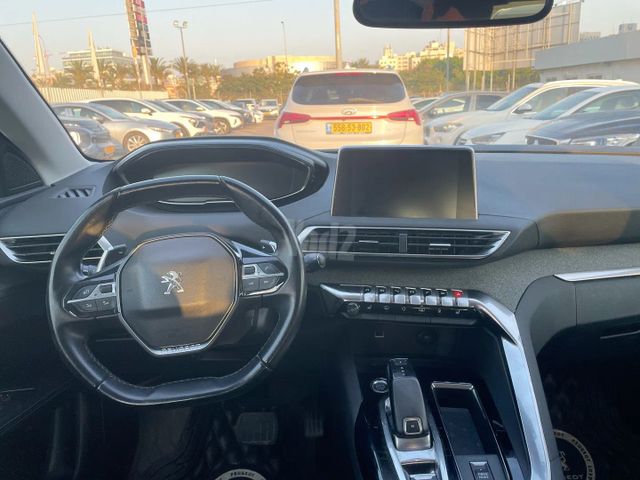 פיג'ו 3008