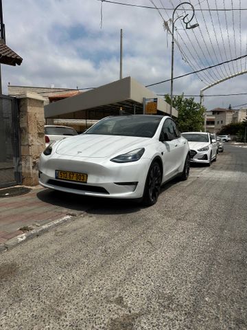 מודעת רכב טסלה מודל Y