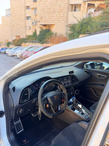 סיאט לאון