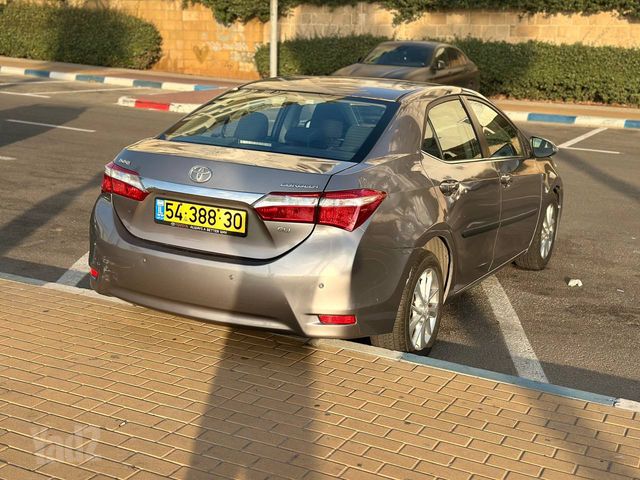 טויוטה קורולה