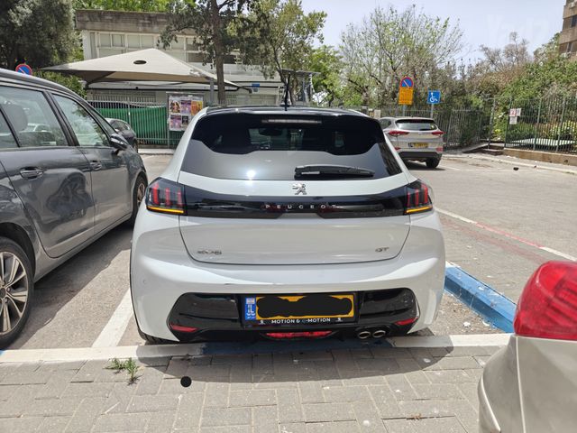 פיג'ו 208