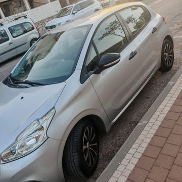 פיג'ו 208