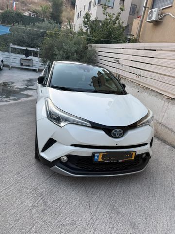 מודעת רכב טויוטה C-HR