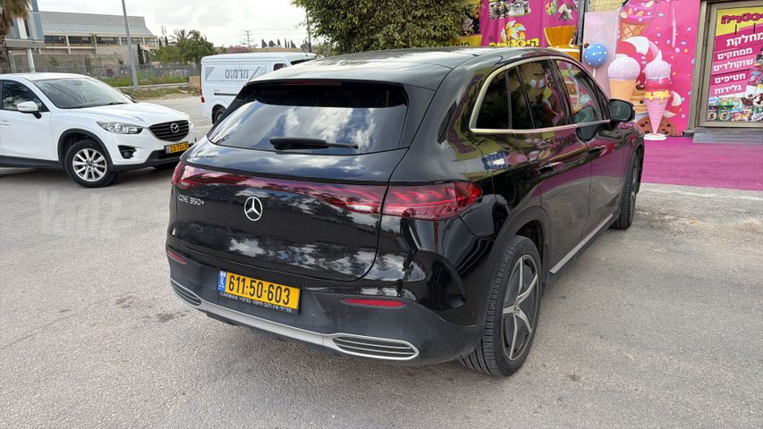 מודעת רכב מרצדס-בנץ EQE SUV
