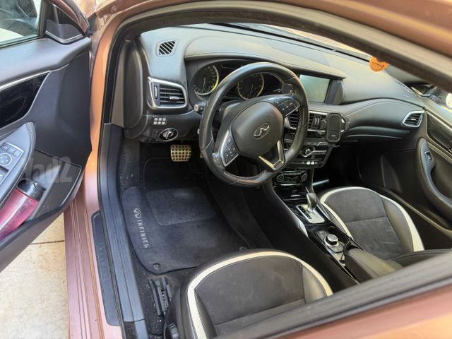 אינפיניטי Q30