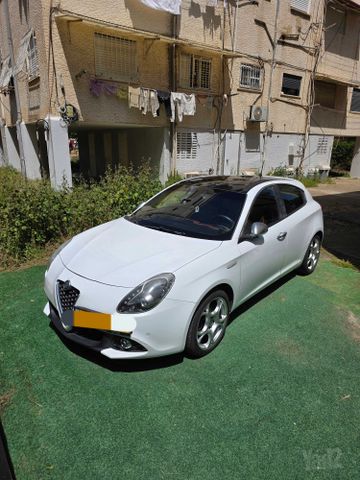 אלפא רומיאו ג'ולייטה
